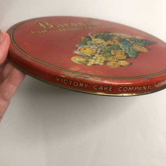 vtg baronial brand rum and brandy fruit cake metal tin round red htf as is - Picture 14 of 15